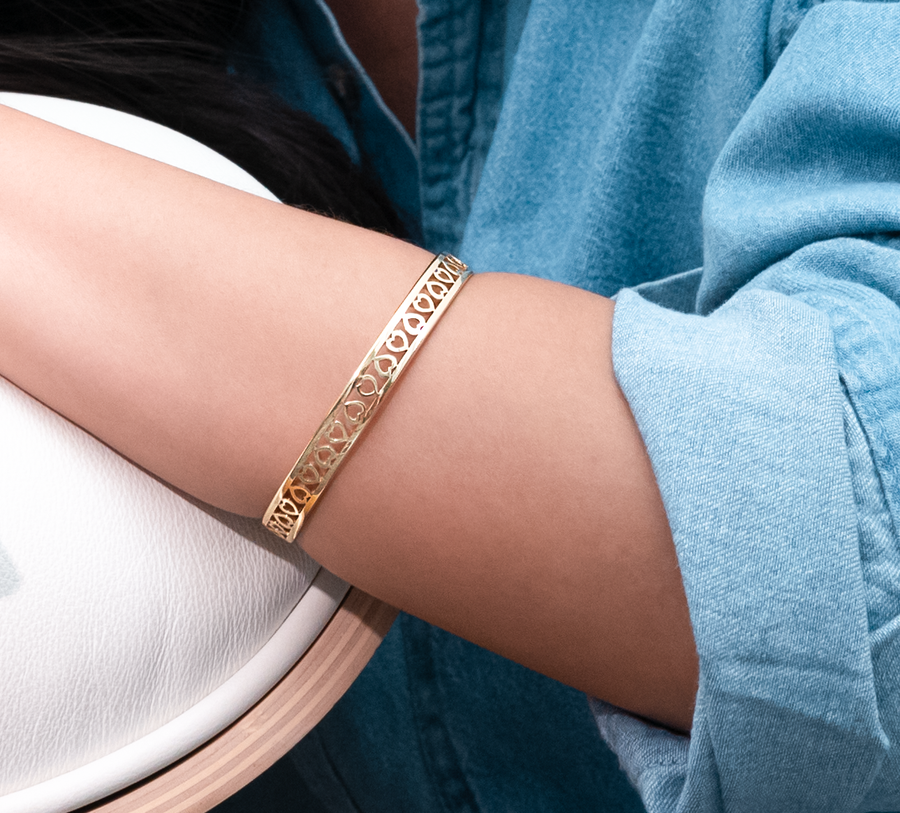 The Heart Bangle in 18K Gold